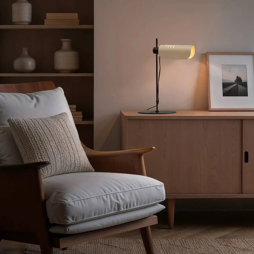 Lampe de table Martinica beige dans un intérieur