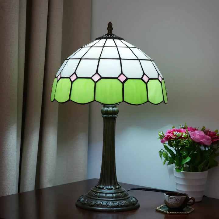 Lampe de table Nanih avec abat-jour en verre teinté vert et blanc sur socle en bronze foncé