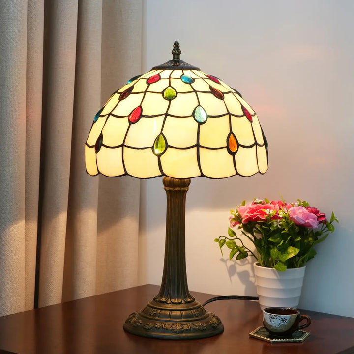 Lampe de table nanih avec abat-jour en verre mosaïque vintage orné de gouttes colorées et base en bronze décorative