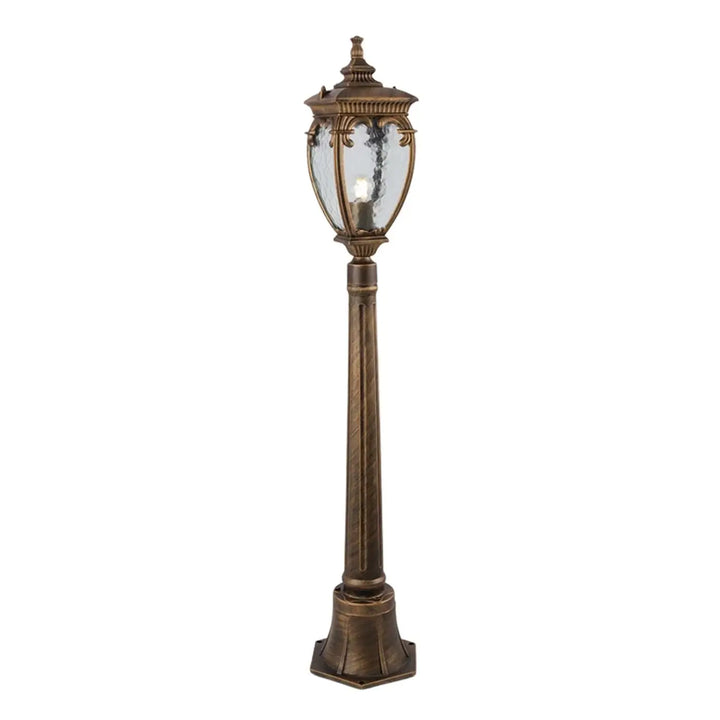 Lampadaire extérieur en bronze antique avec globe en verre et détails ornés idéal pour bord d’une terrasse ou long d’une allée