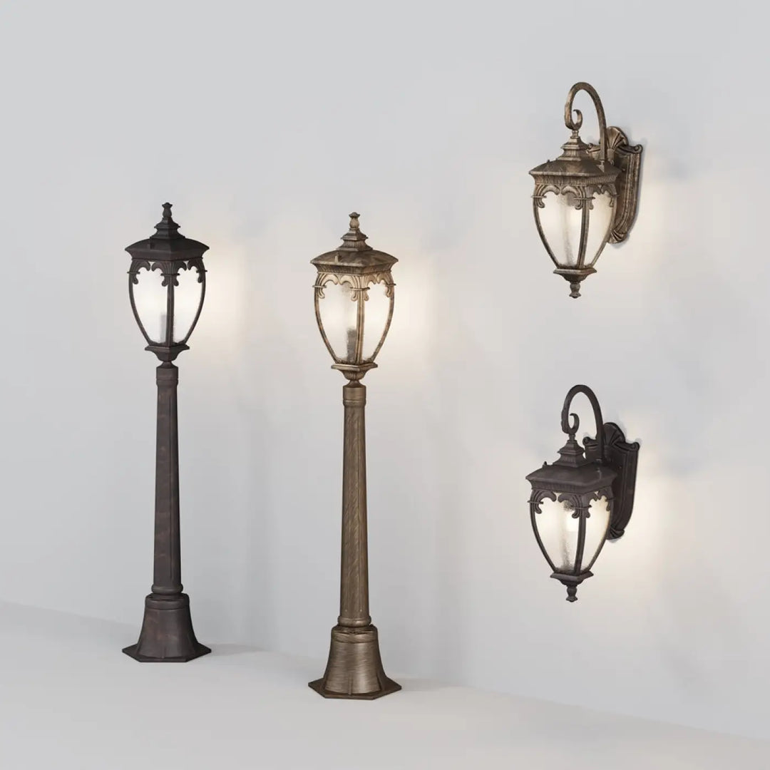 Lampadaire extérieur fleur en fer forgé finition bronze antique avec panneaux en verre clair pour bord d’une terrasse
