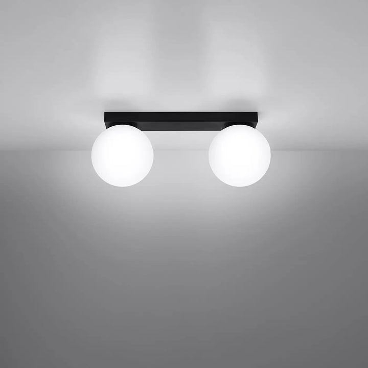 Luminaire plafonnier yoli 2 noir avec deux globes en verre blanc sphériques pour un classe à part moderne