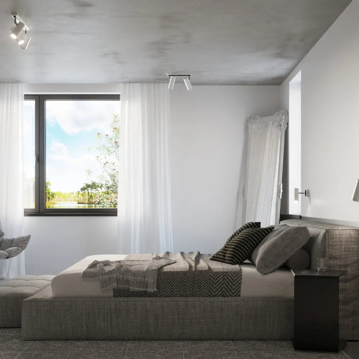 Luminaire plafonnier direzione 3 blanc avec éclairage élégant au plafond minimaliste et lit gris en tissu texturé