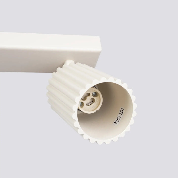 Plafonnier karbon allie beige avec bords cannelés et ampoules gu10 interchangeables design minimaliste