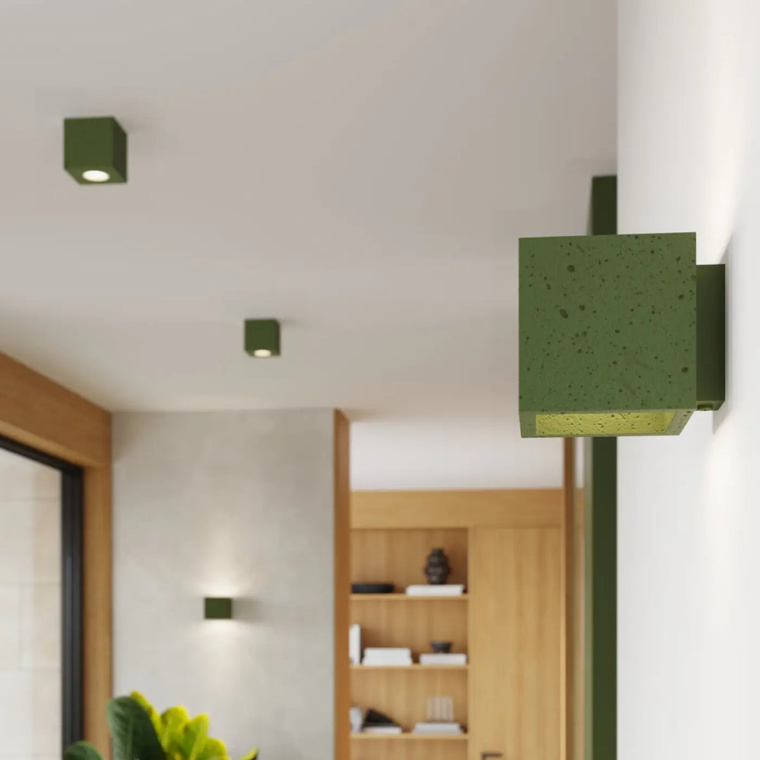 Luminaire plafonnier quad en béton vert olive avec forme originale et applique murale élégante pour intérieur moderne