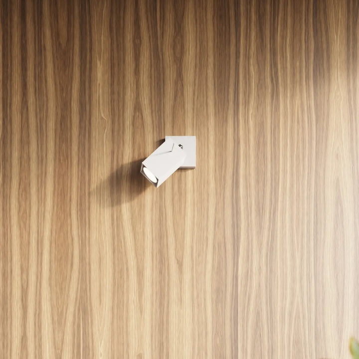 Plafonnier moderne merida 6l blanc avec spot mural minimaliste à design angulaire pour diriger précisément le flux lumineux
