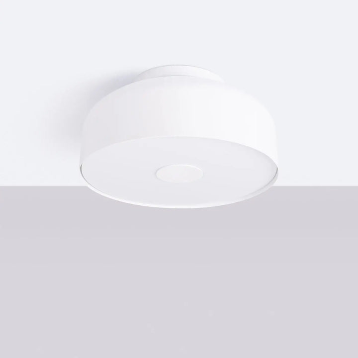 Plafonnier omiq blanc minimaliste en design exceptionnel avec surface mate lisse allie simplicité et élégance