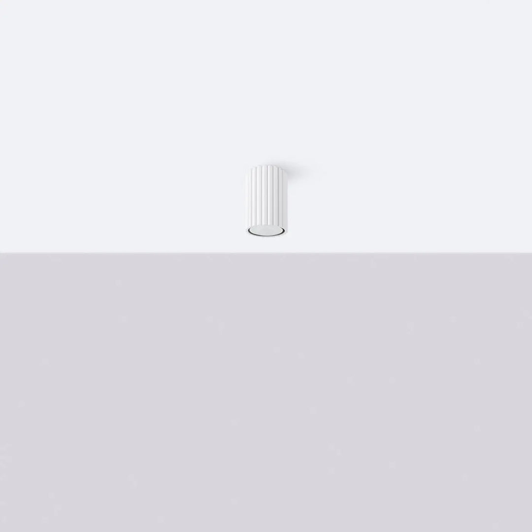 Luminaire plafonnier karbon 10 blanc avec ampoules gu10 interchangeables et design minimaliste vertical râpé