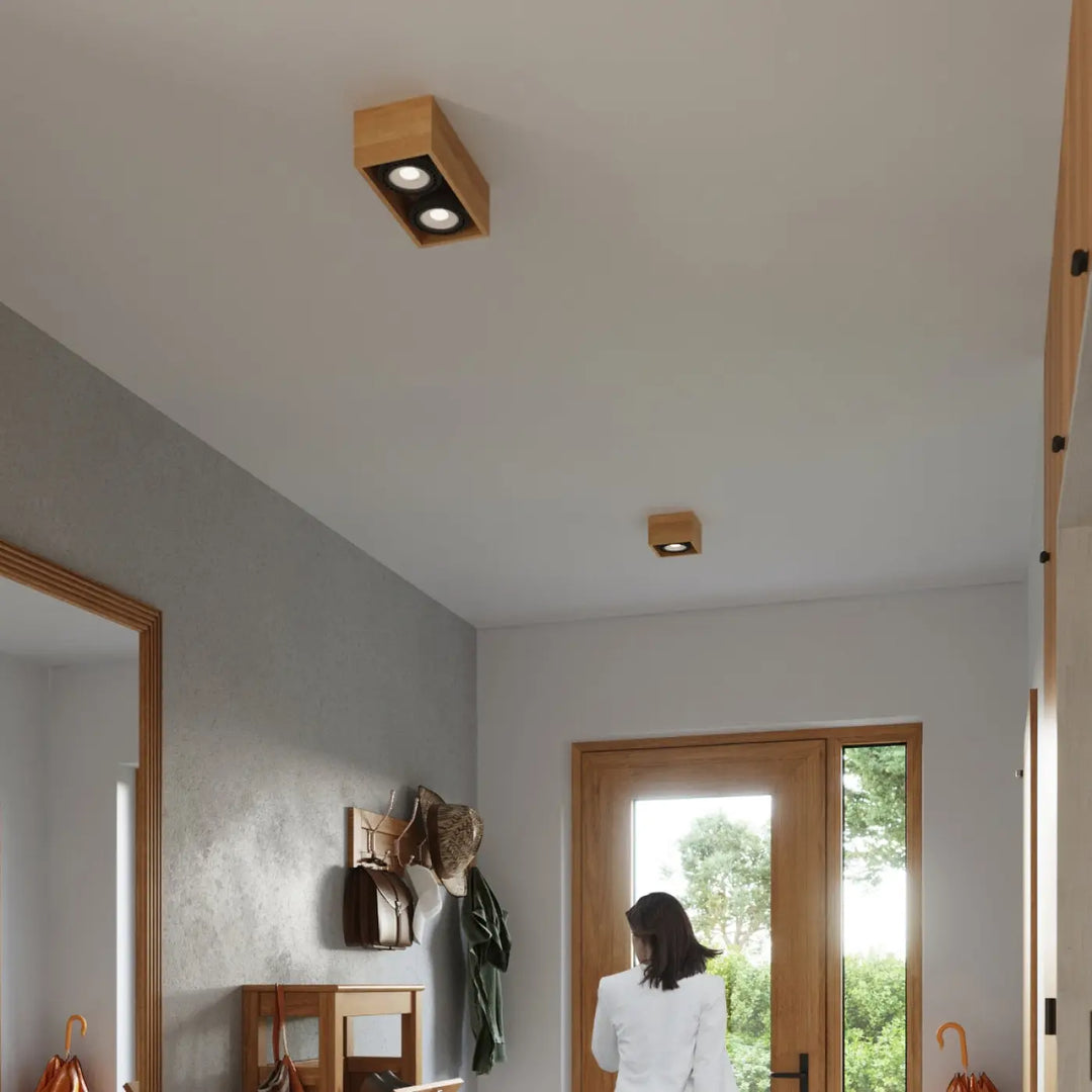 Luminaire plafonnier bois quatro avec deux ampoules encastrées circulaires pour un plafond quatro sentez mieux
