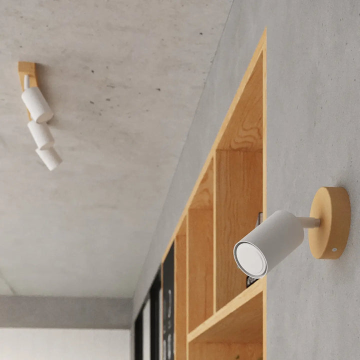 Plafonnier verdo design moderne avec spot mural blanc mat cylindrique et base circulaire finition bois clair