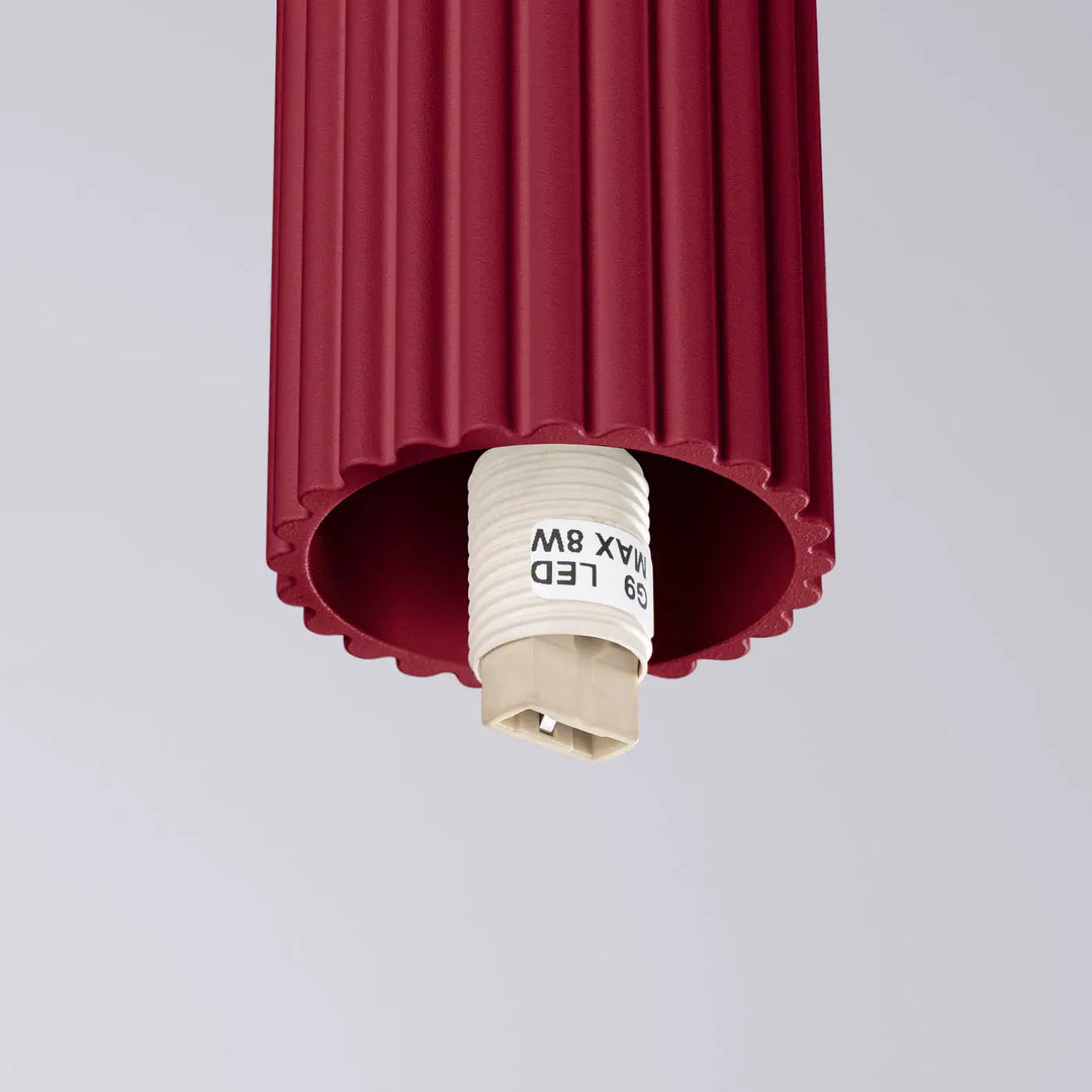 Lampe halo plafonnier bordeaux avec abat-jour cylindrique rouge texturé et base ampoule led blanche pour bureau décorative