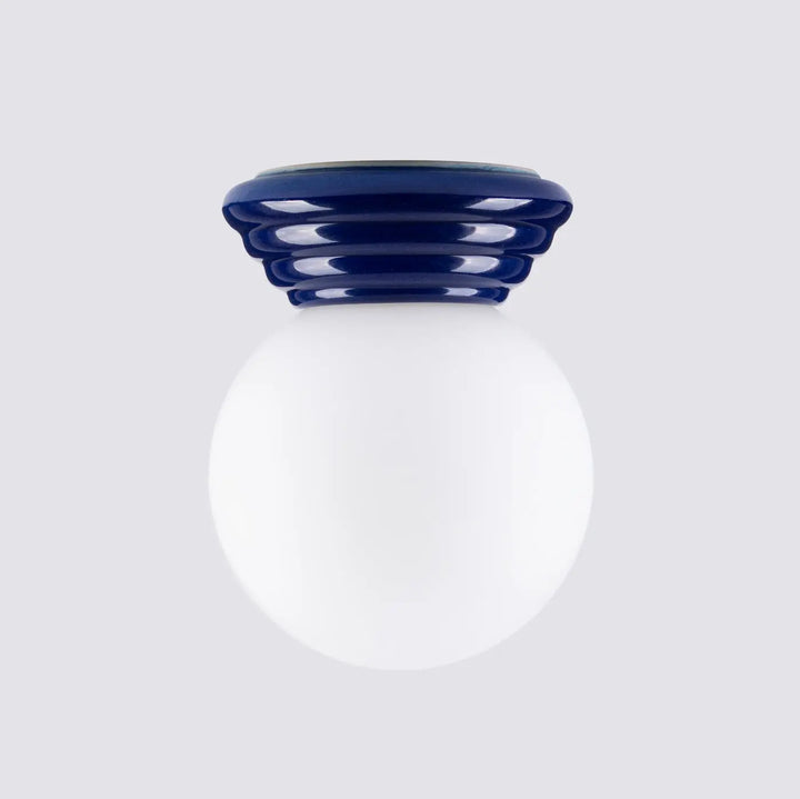 Luminaire plafonnier lampe zori en globe sphérique verre blanc avec base céramique bleue ultramarine belle décoration