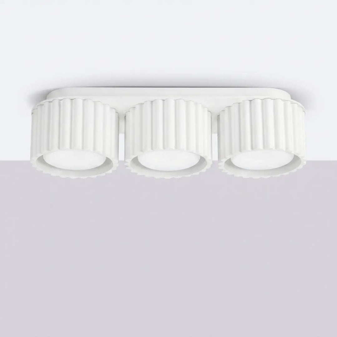 Luminaire Plafonnier blanc éteinte, vue rapprochée