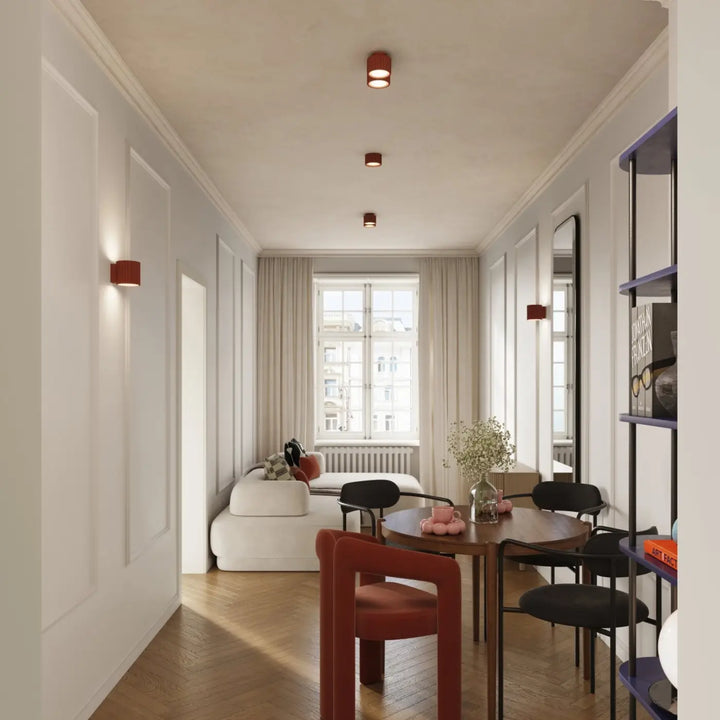 Luminaire Plafonnier ocre rouge dans un intérieur contemporain
