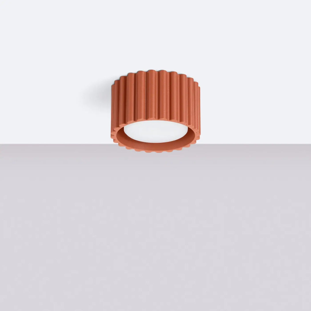 Luminaire Plafonnier ocre rouge éteinte, vue rapprochée