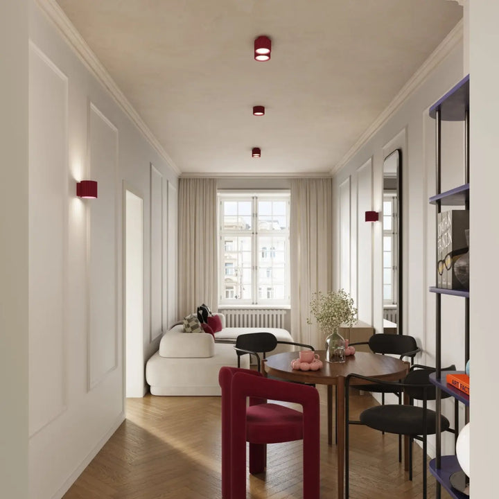 Luminaire Plafonnier bordeaux dans un intérieur contemporain