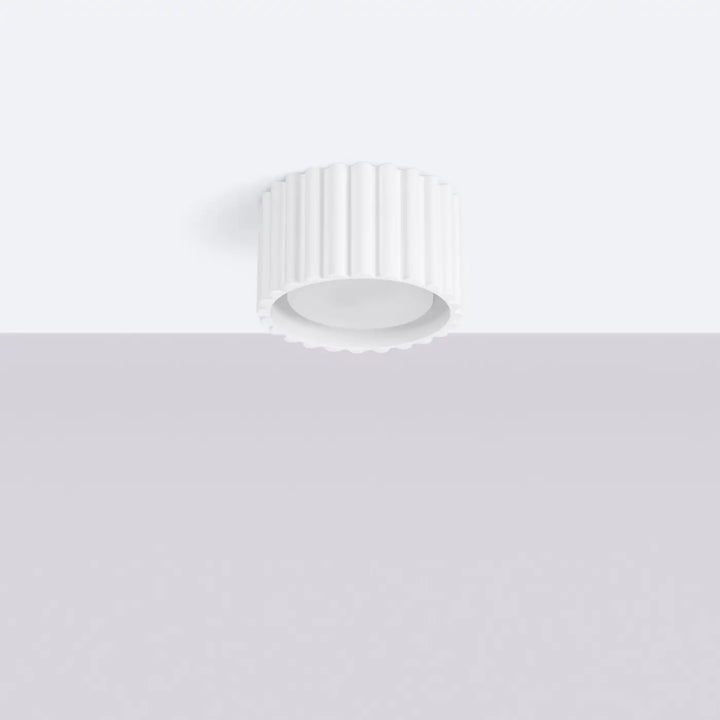 Luminaire Plafonnier blanc éteinte, vue rapprochée
