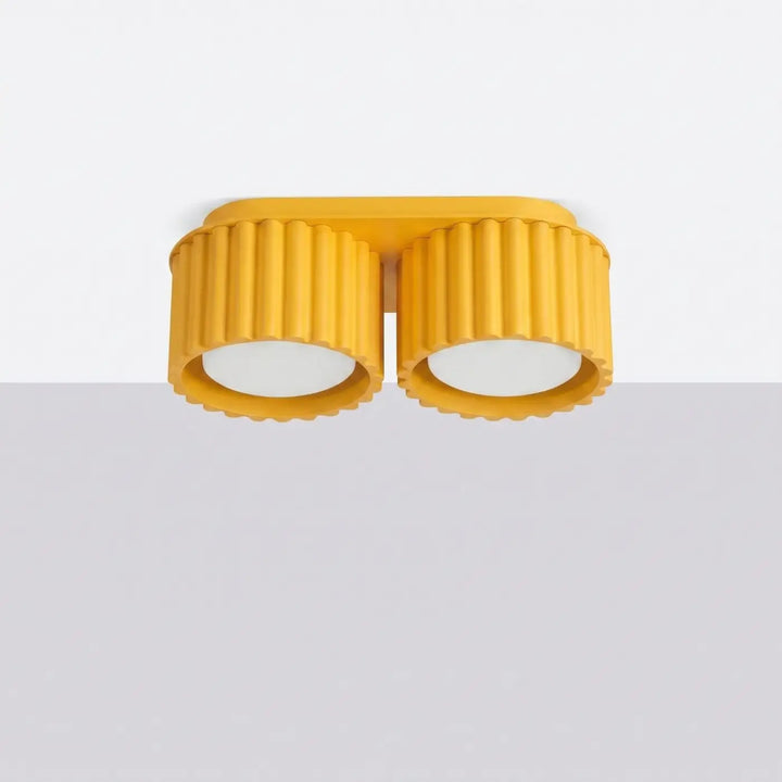 Luminaire Plafonnier jaune éteinte, vue rapprochée