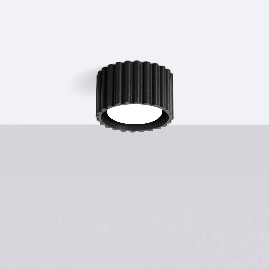 Luminaire Plafonnier noir éteinte, vue rapprochée