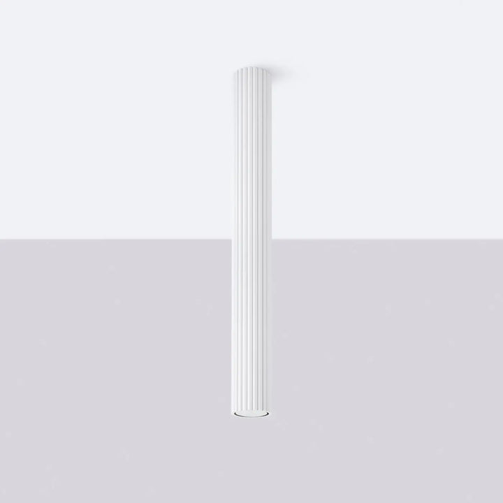 Radiateur blanc à cannelures verticales design minimaliste dans le plafonnier karbon avec ampoules gu10 interchangeables