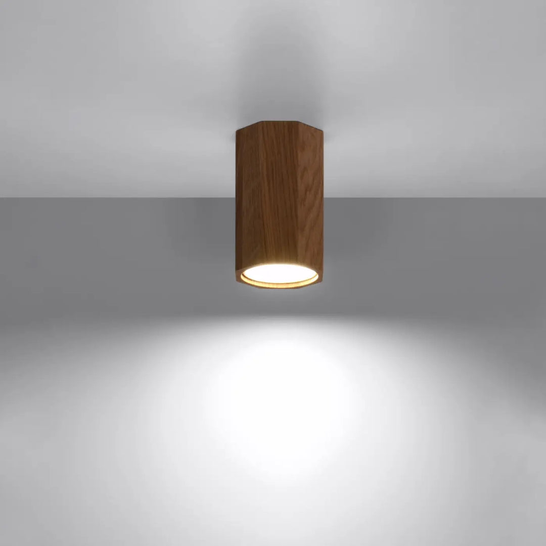 Luminaire plafonnier zeke 10 en bois chêne avec lumière chaude et design hexagonal style loft bois s’intégrera parfaitement