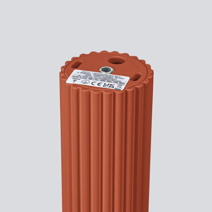 Luminaire plafonnier karbon 40 rouge ocre design minimaliste avec radiateur cylindrique nervuré et ampoules gu10 interchangeables