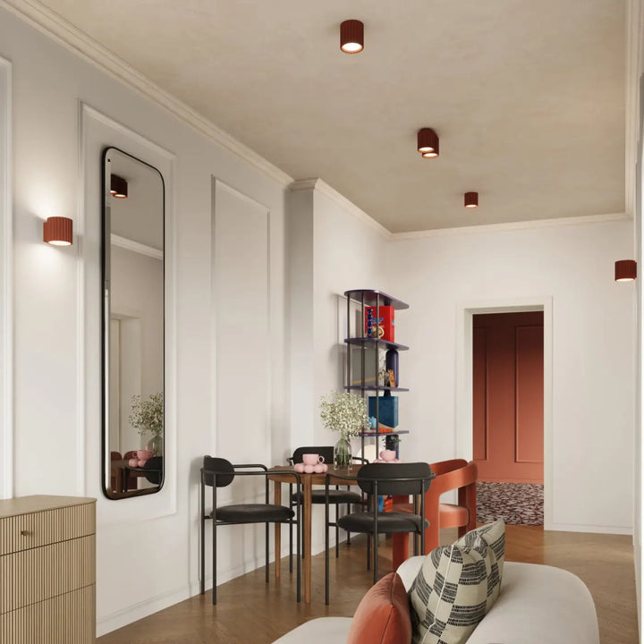 Luminaire plafonnier aura 1 rouge ochra avec forme unique inspirée et éclairage encastré cylindrique à tons chauds