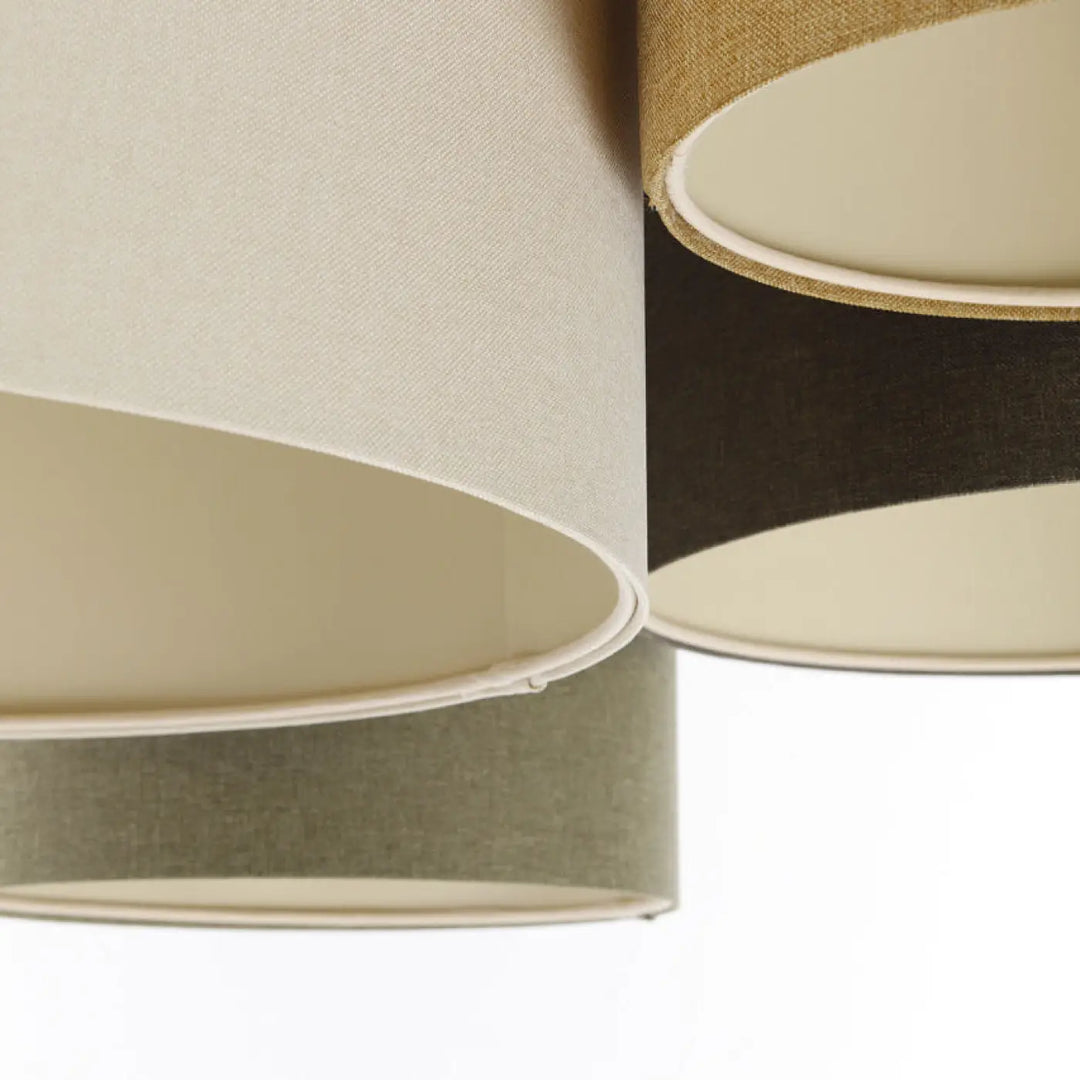 Plafonnier linen beige avec surface douce texturée et doublure intérieure blanche naturelle pour un éclairage élégant