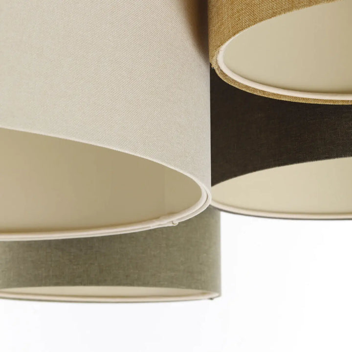 Plafonnier linen beige avec surface douce texturée et doublure intérieure blanche naturelle pour un éclairage élégant