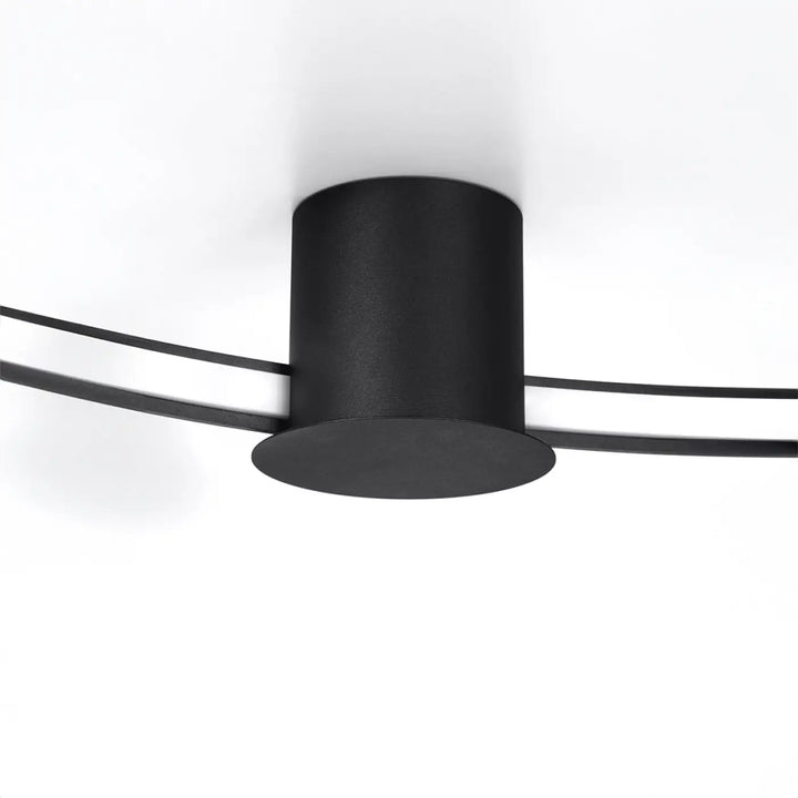Luminaire plafonnier rio 55 noir avec design unique en cylindre et deux barres horizontales pour efficacité lumineuse élevée