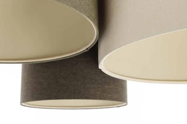 Luminaire plafond trio boho elegant avec abat-jour cylindriques en tissu naturel texturé marron gris vert gris crème