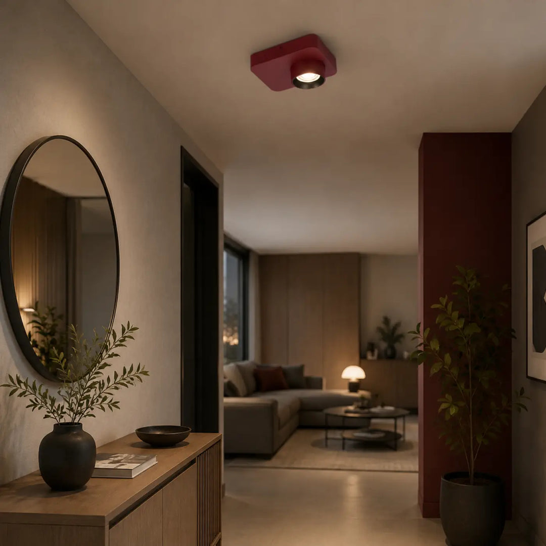 Luminaire plafonnier axio style contemporain rouge avec diffuseur orientable et ampoule encastrée circulaire