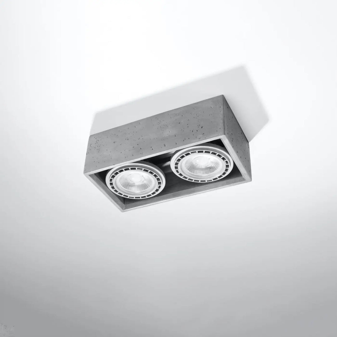 Luminaire plafonnier béton quatro rectangulaire avec deux spots intégrés pour un plafond quatro sentez mieux