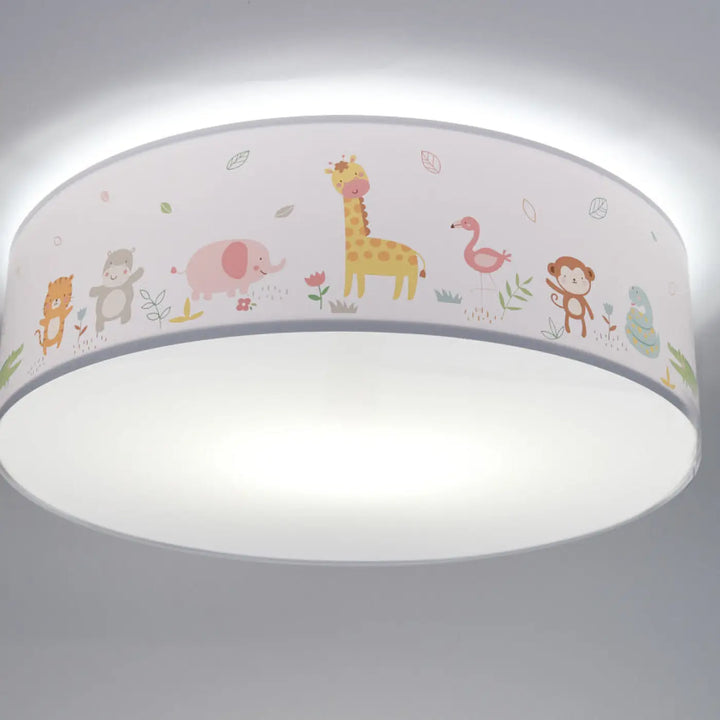 Luminaire plafonnier enfant blanc avec abat-jour translucide orné d’illustrations colorées d’animaux cartoon