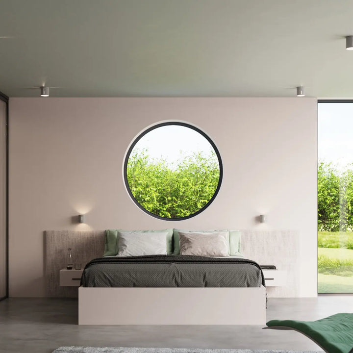 Circulaire fenêtre noire intégrée dans mur rose pâle pour plafonnier moderne iznez gris avec spectacle lumineux