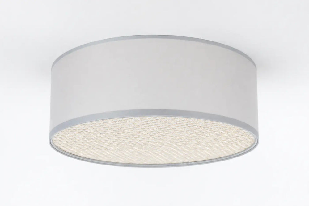 Luminaire plafonnier gris perle avec abat-jour cylindrique en tissu gris glossy et finition métallique subtile