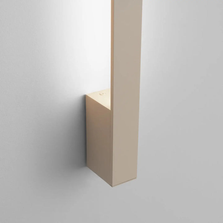 L’applique murale lahti beige allie design moderne et fonctionnalité pratique avec un éclairage led 4000k éclairant le mur