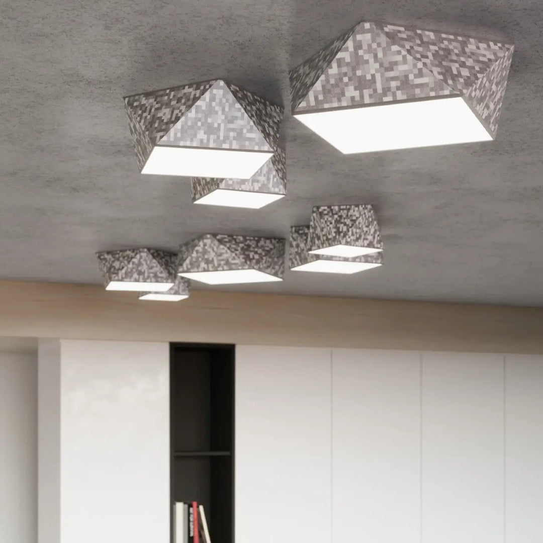 Plafonnier hexa 35 argent moderne avec panneaux carrés lumineux et motif géométrique pixélisé gris et blanc