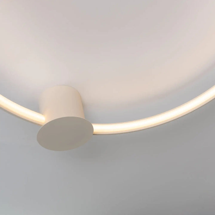 Luminaire plafonnier rio 78 beige avec base cylindrique en aluminium allient élégance et anneaux led courbés 3000k