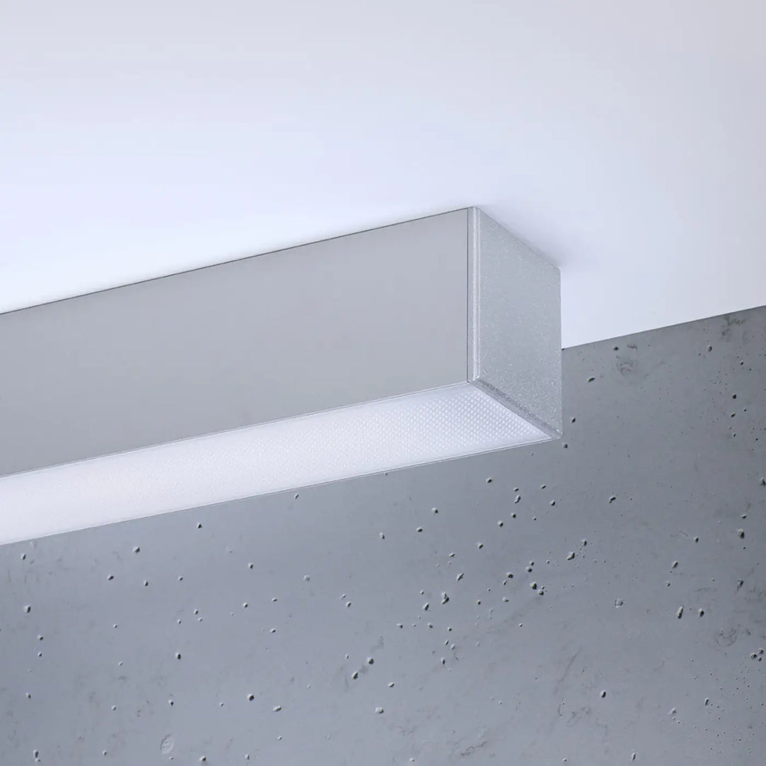 Luminaire plafonnier pinne 150 3000K gris avec module led rectangulaire moderne et paramètres d’éclairage ajustables