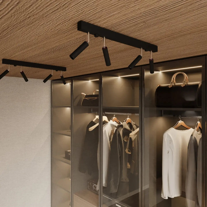 Plafonnier moderne eyetech 2 noir en métal avec spots ajustables style industriel d’ambiance loft sur plafond bois