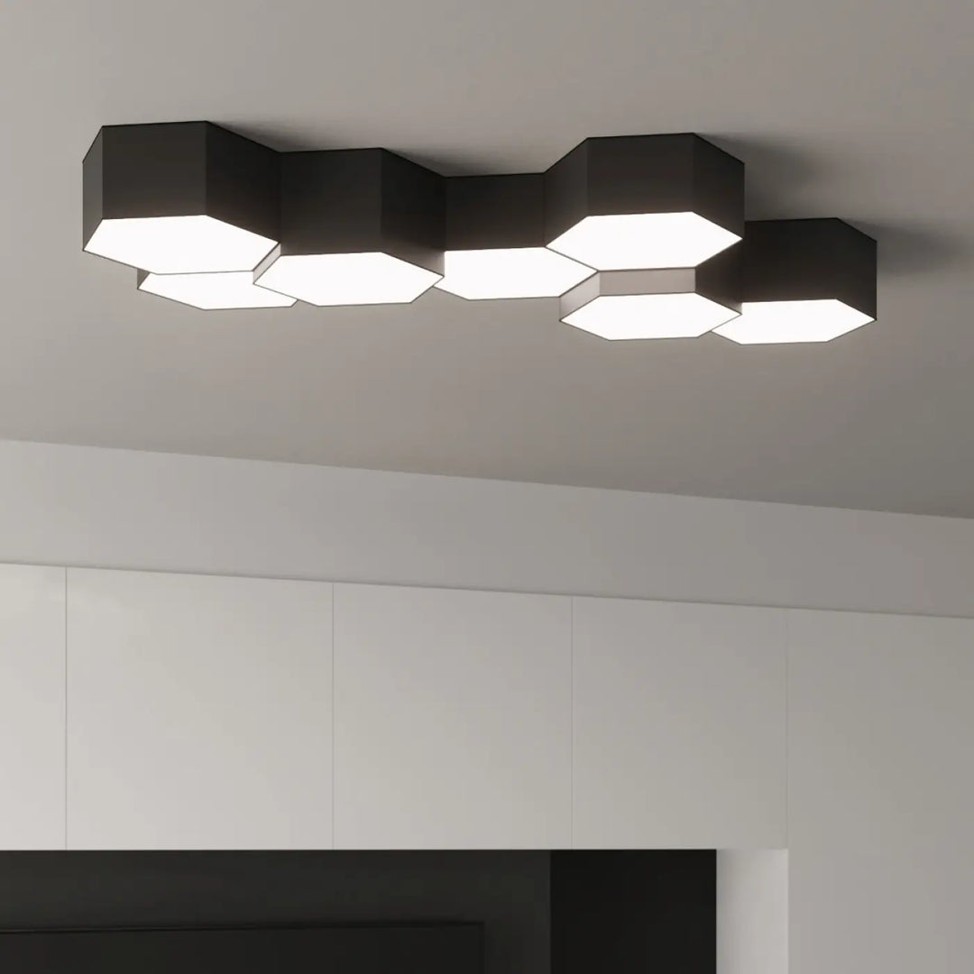 Luminaire plafonnier sunde 13 noir avec six panneaux lumineux et formes géométriques hexagonales modernes