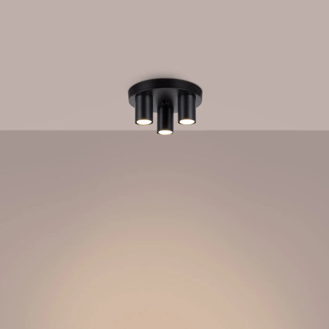 Plafonnier lagos 3p noir avec trois spots cylindriques émettant une lumière chaude pour un caractère chic
