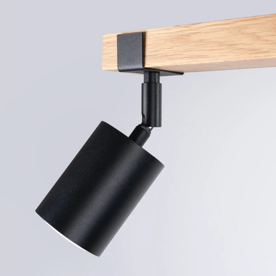 Luminaire plafonnier fager 2 noir avec lampe directionnelle fager et abat-jours orientables en bois naturel monté sur poutre