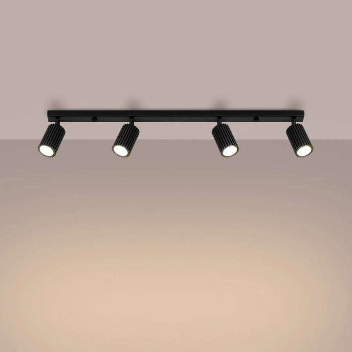 Plafonnier karbon allie design minimaliste avec quatre spots cylindriques noirs à ampoules gu10 interchangeables