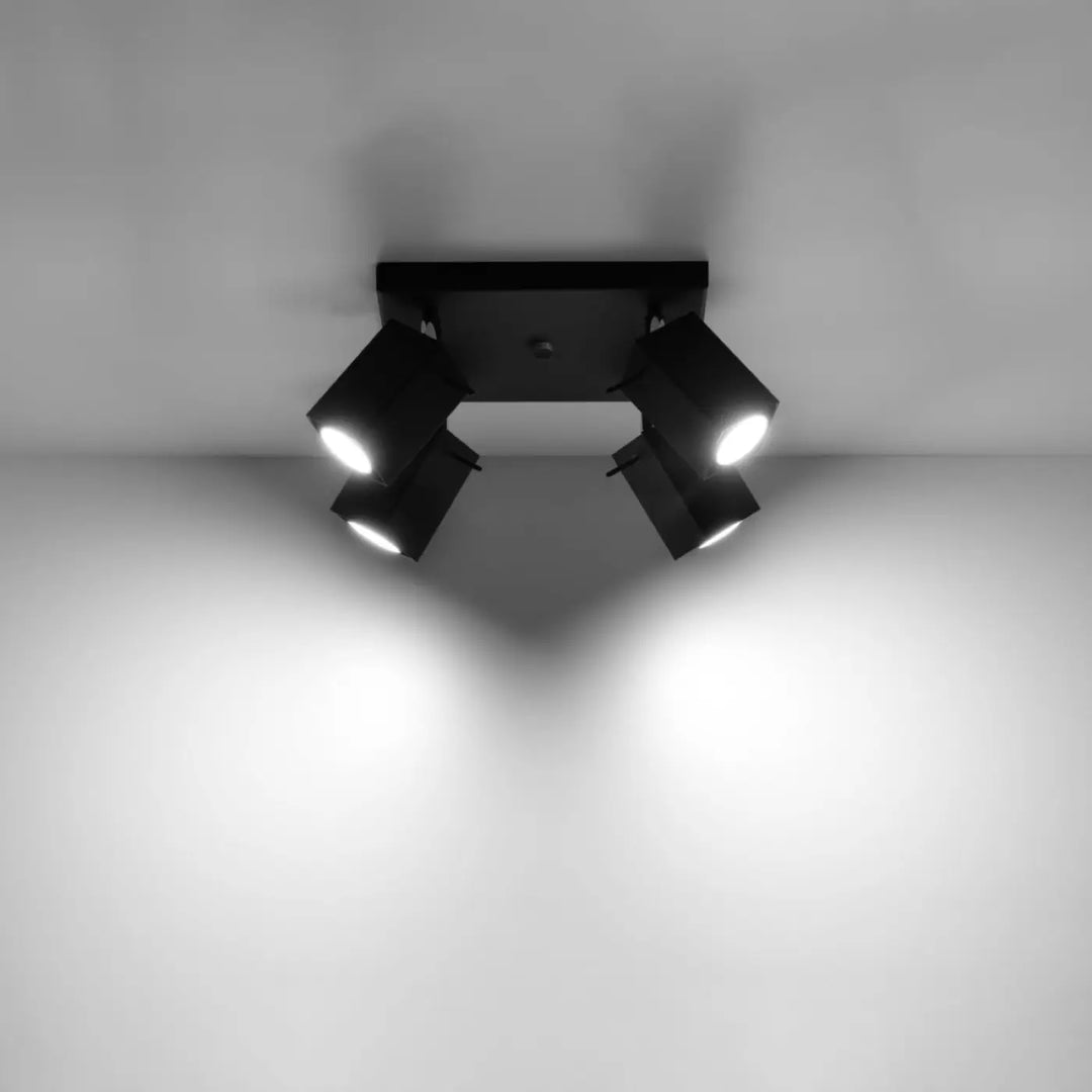 Plafonnier moderne merida noir avec quatre spots merida directionnables pour diriger précisément la lumière