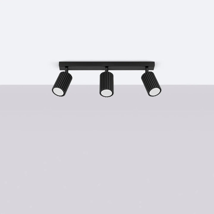 Plafonnier karbon allie noir mat avec trois spots cylindriques rainurés et ampoules gu10 interchangeables aux lignes subtiles