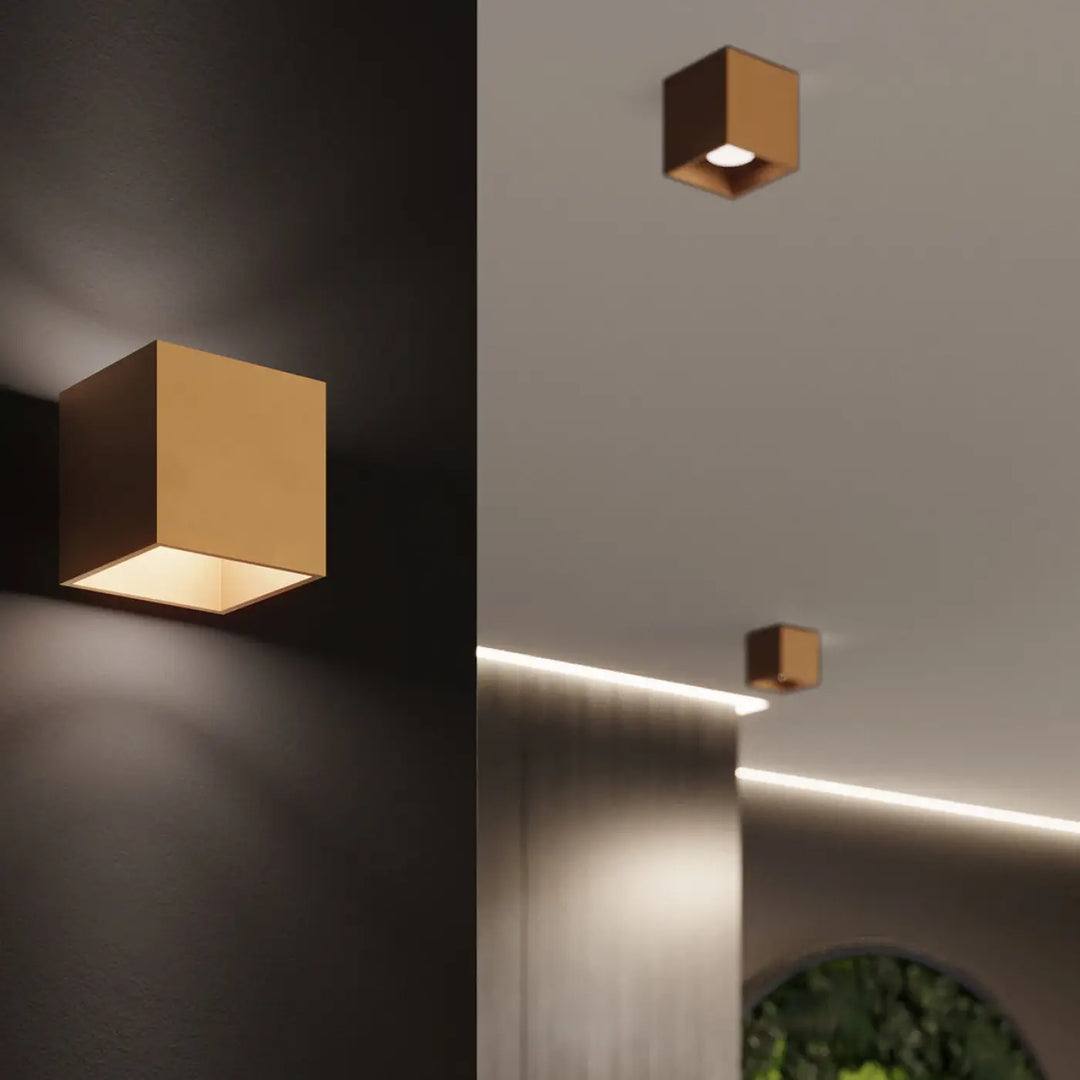 Luminaire plafonnier quad 1 or simple coup avec lumière chaude focalisée idéale pour décoration intérieure raffinée