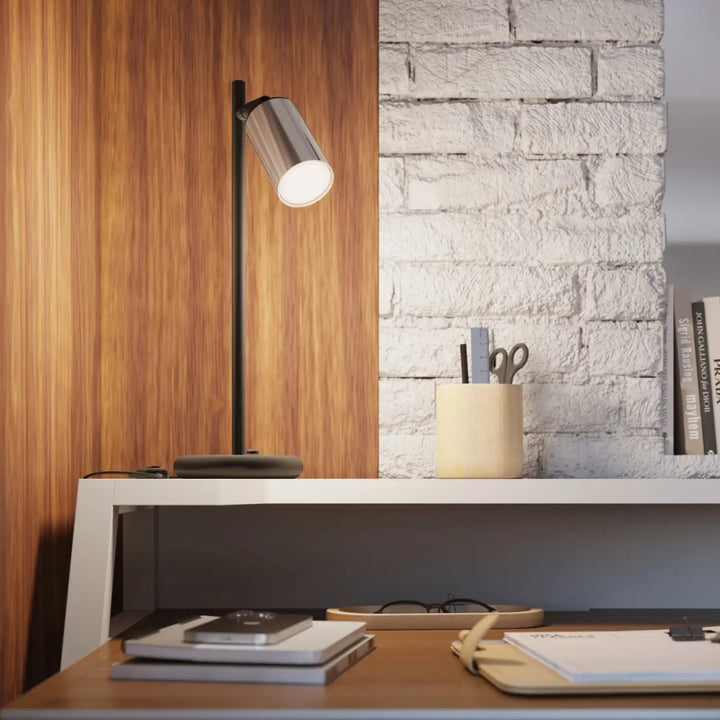 Luminaire plafonnier winx 4l noir avec tête cylindrique chrome et lumière chaude dans un style moderne minimaliste