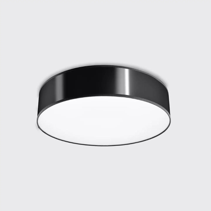 Luminaire plafonnier noir éteint, vue rapprochée